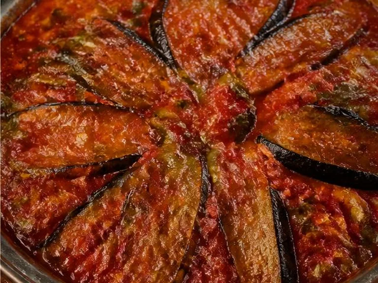 تبسي باذنجان — Tepsi Baytinijan